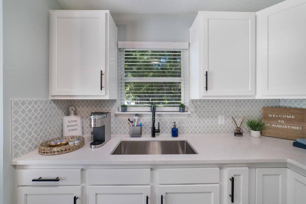 New Modern Bungalow Close To Downtown! Fully Fenced Yard St. Augustine Eksteriør bilde