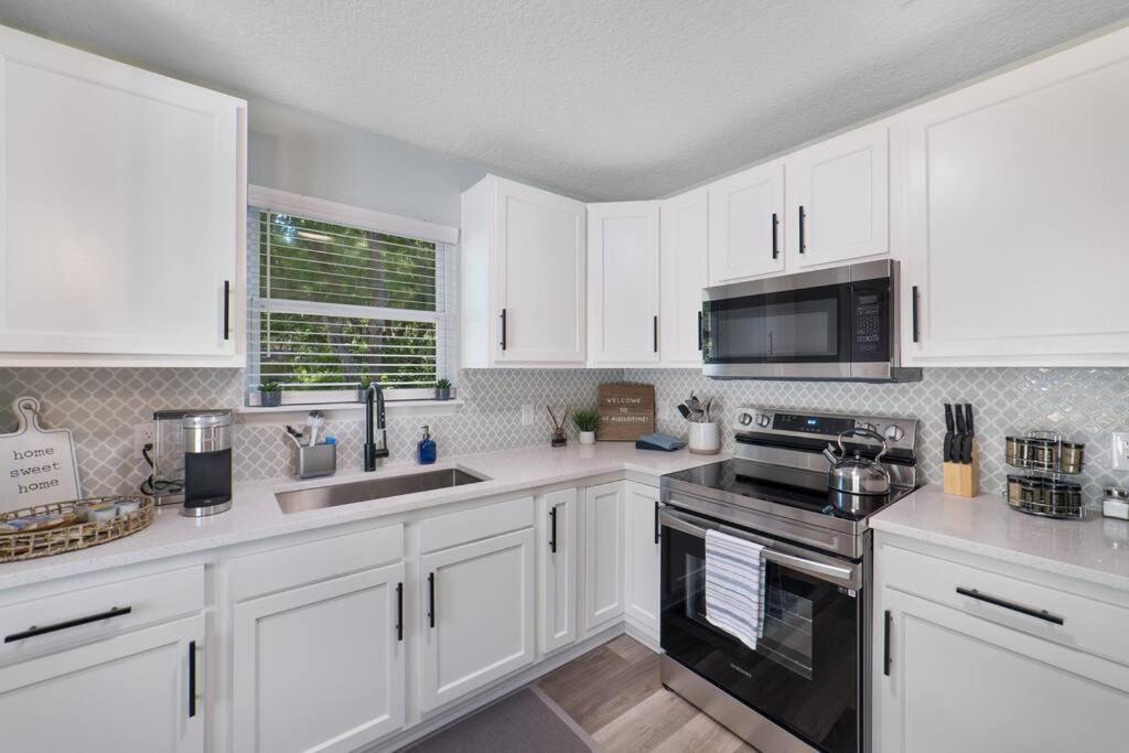 New Modern Bungalow Close To Downtown! Fully Fenced Yard St. Augustine Eksteriør bilde